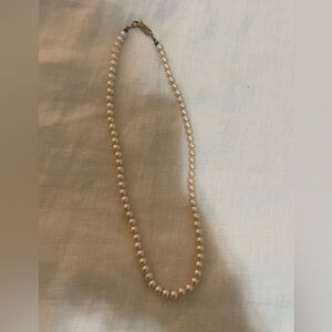 Vintage tasteful pearl necklace